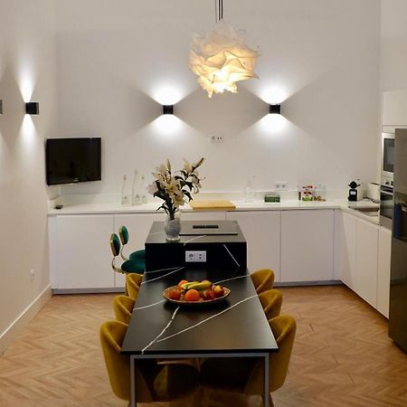 Peral Boutique Apartaments Севиля Екстериор снимка