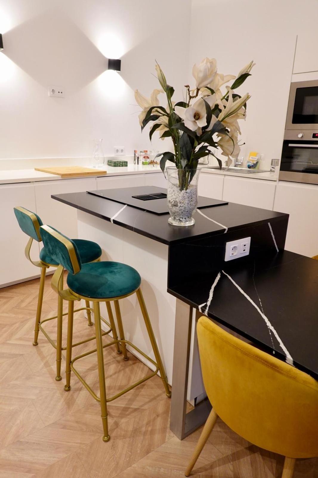 Peral Boutique Apartaments Севиля Екстериор снимка