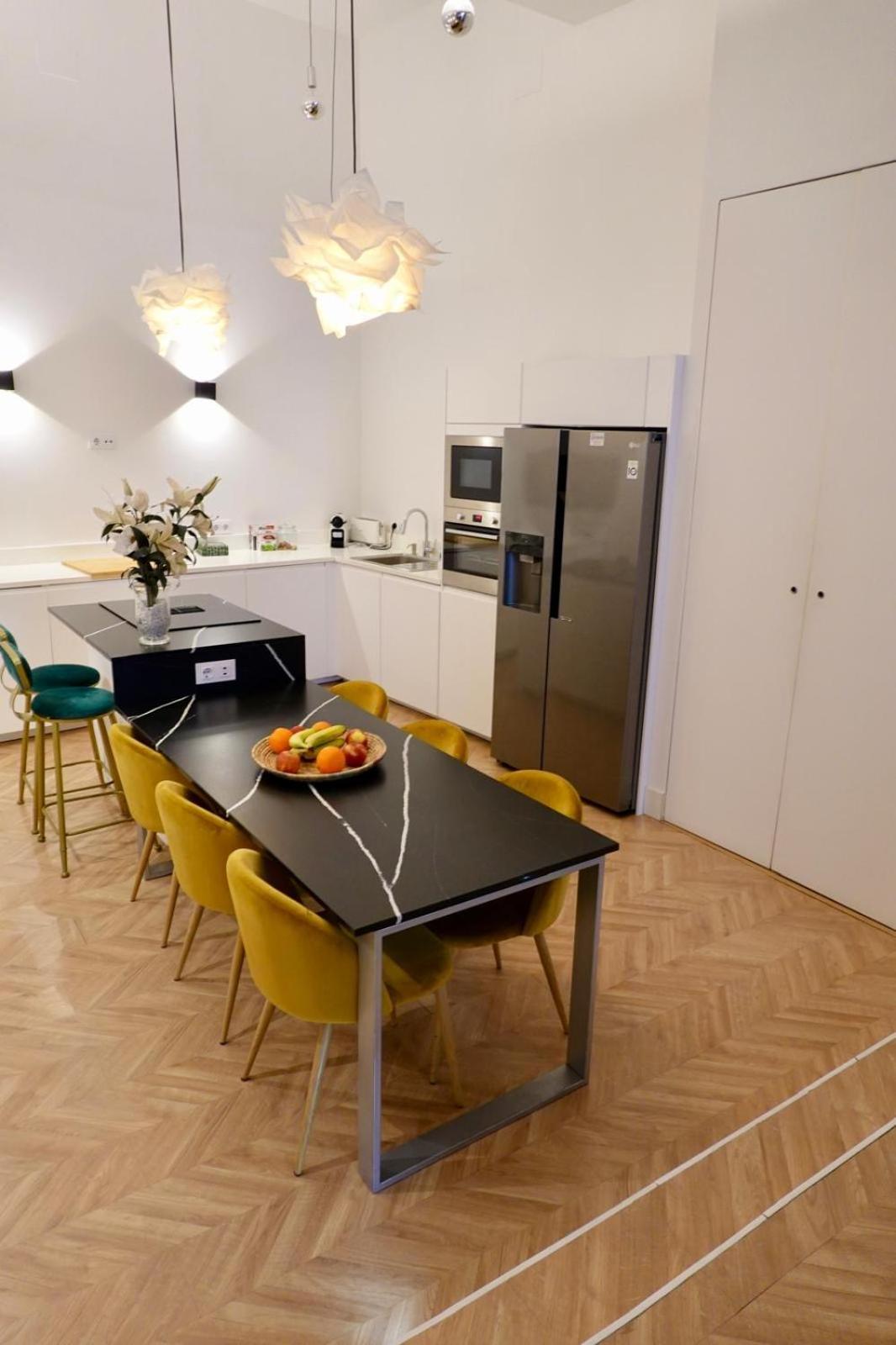 Peral Boutique Apartaments Севиля Екстериор снимка